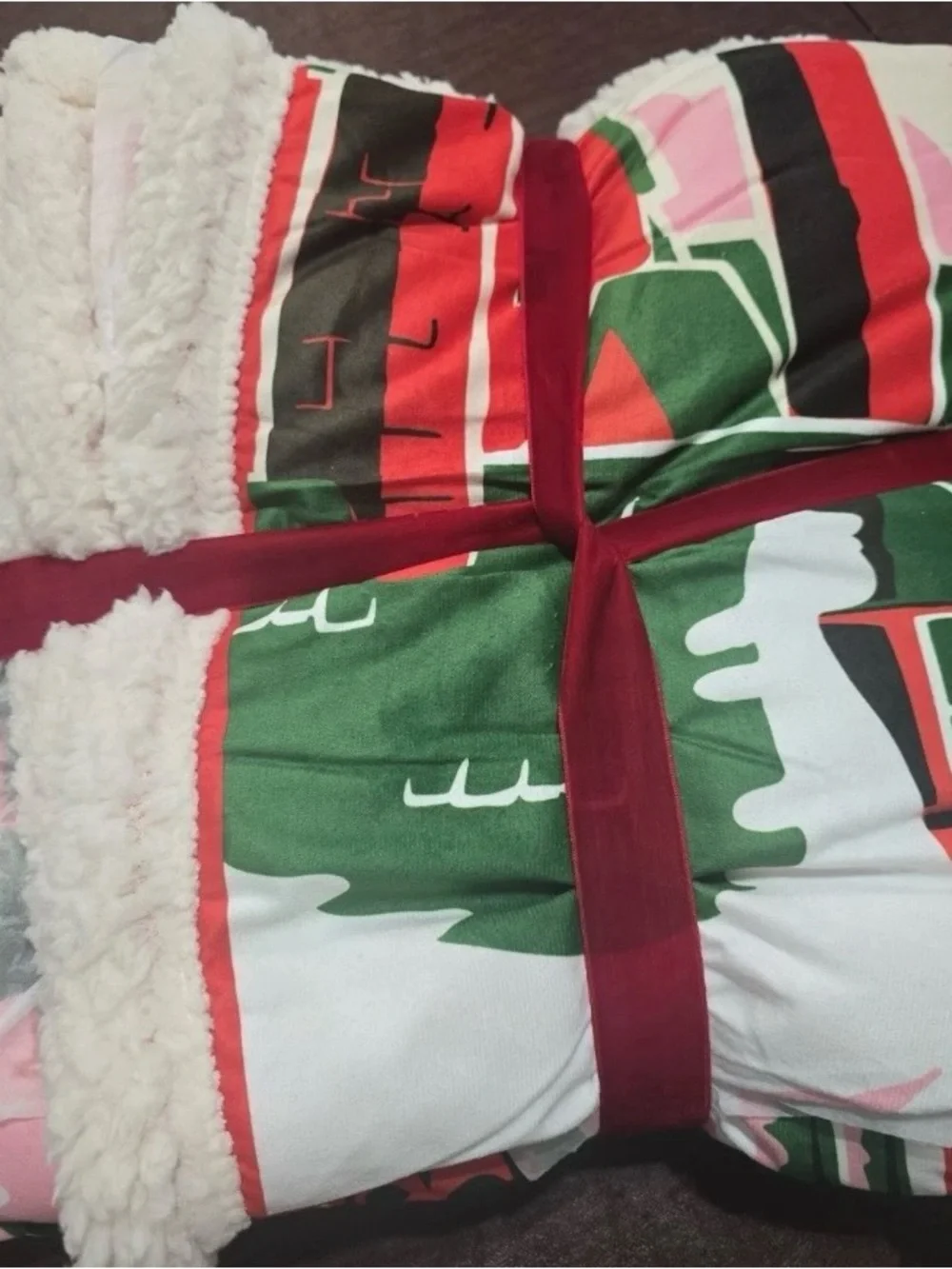 Hogsmeade Christmas Sherpa Blanket - Red & Green Holiday Throw